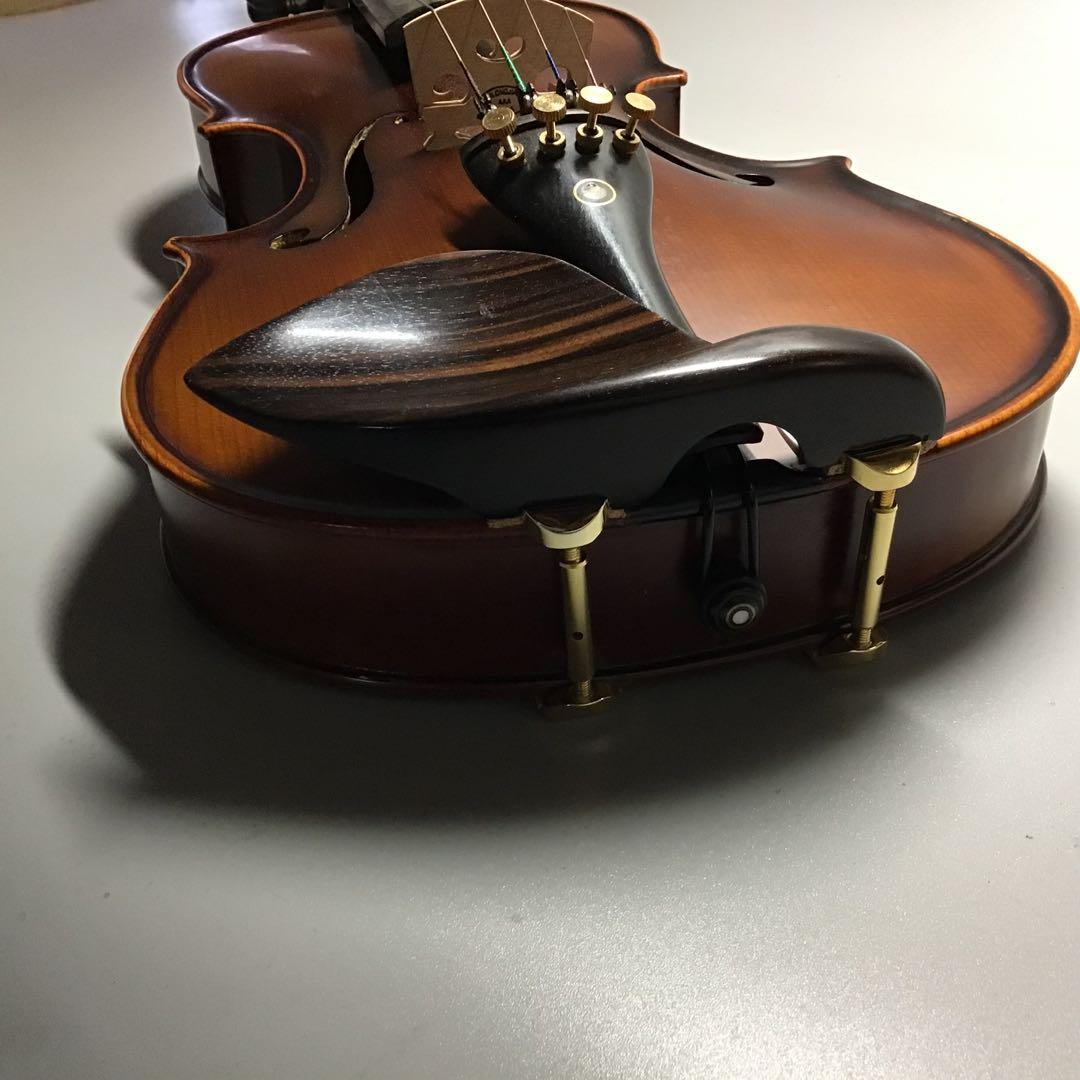 日本工芸会正会員松岡裕治が作成する顎当て　インド黒檀スドラド