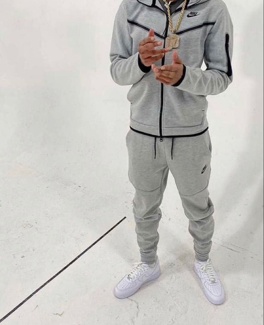 NIKE テックフリース 廃盤 人気