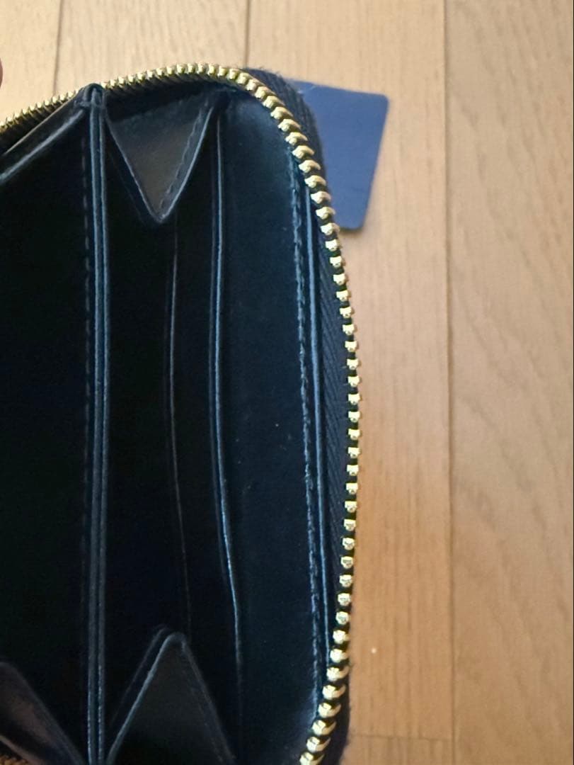 美品　PRADA 小銭入れ　トライアングル　ラウンドファスナー