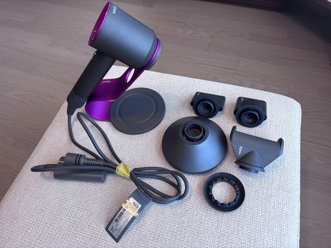 Dysonダイソン ヘアドライヤー HD08 ピンク　スタンド付き（ジャンク品）