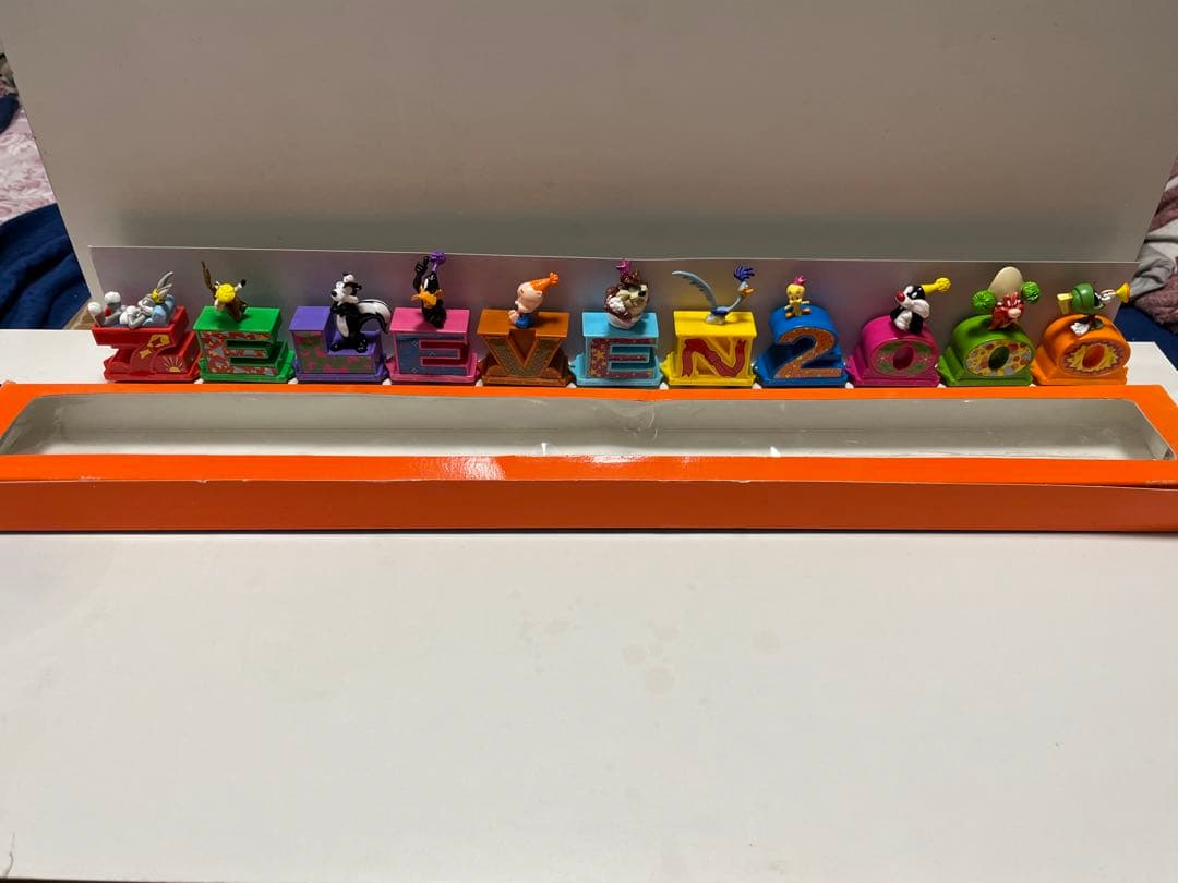 【激レア】海外限定　セブンイレブン　ルーニー・テューンズ　ミニカー　フィギュア