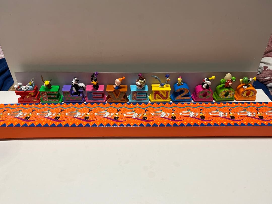 【激レア】海外限定　セブンイレブン　ルーニー・テューンズ　ミニカー　フィギュア