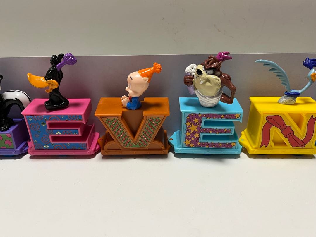 【激レア】海外限定　セブンイレブン　ルーニー・テューンズ　ミニカー　フィギュア