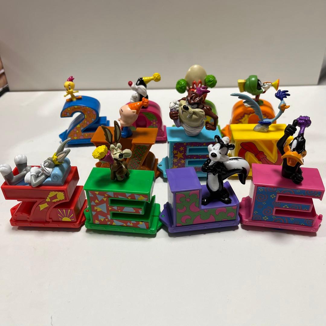 【激レア】海外限定　セブンイレブン　ルーニー・テューンズ　ミニカー　フィギュア