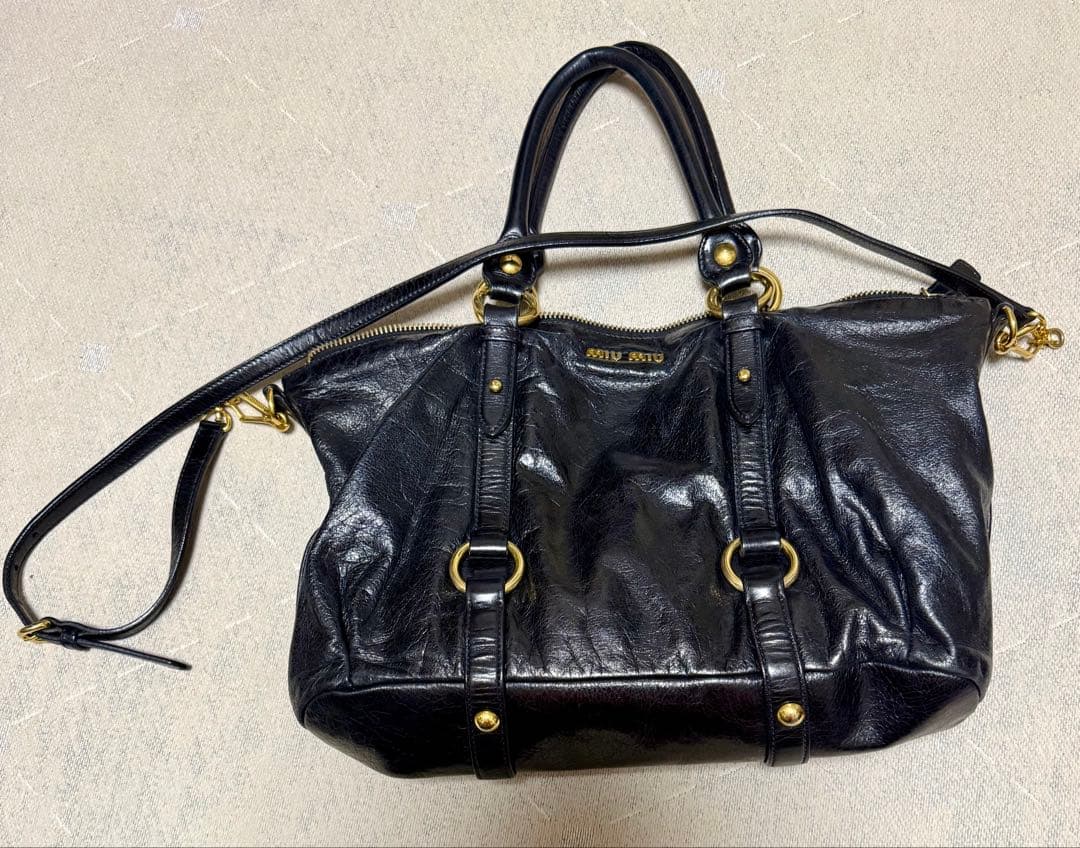 ミュウミュウ￼黒レザーショルダーバッグ ゴールド金具