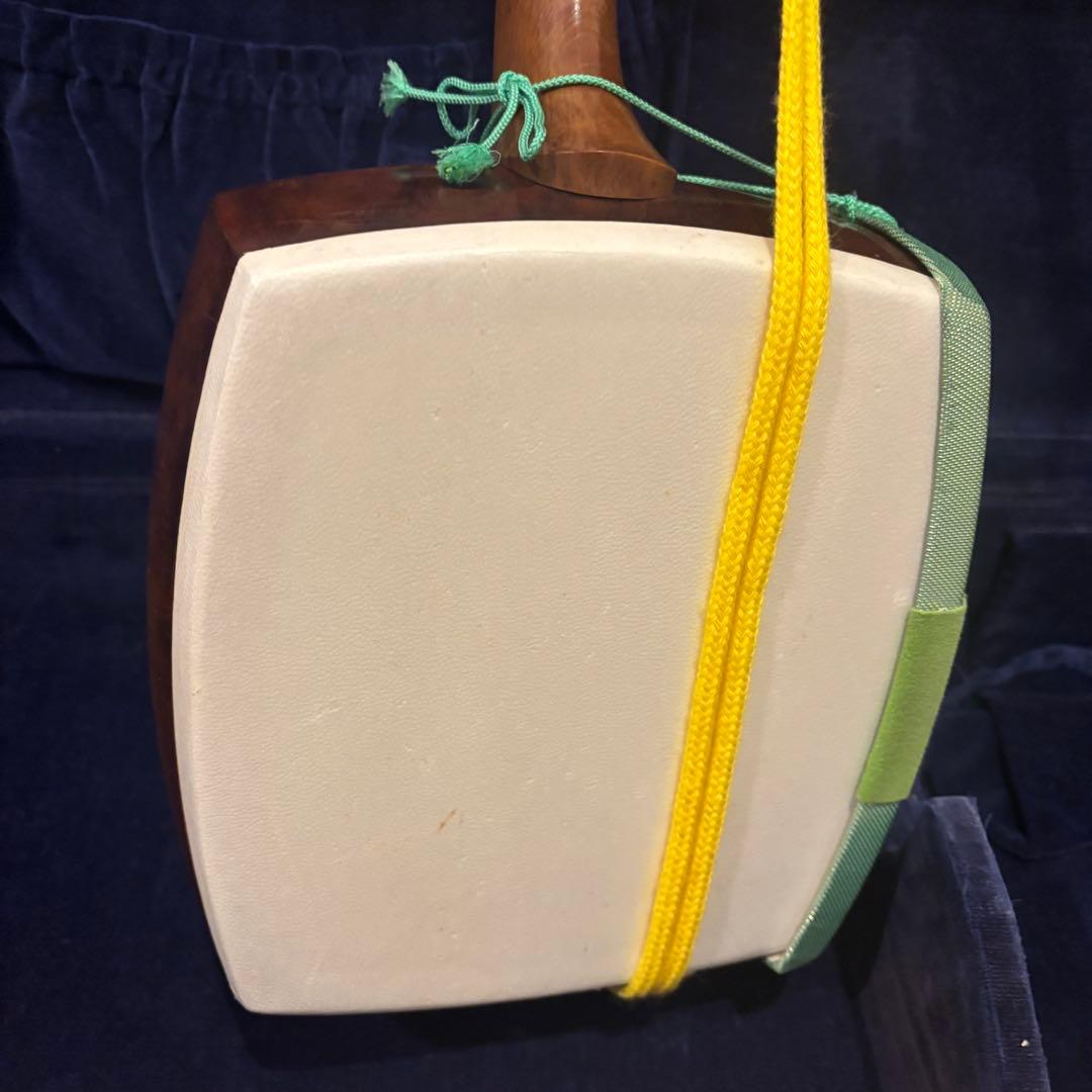 三味線本体 白/緑 ケース付き