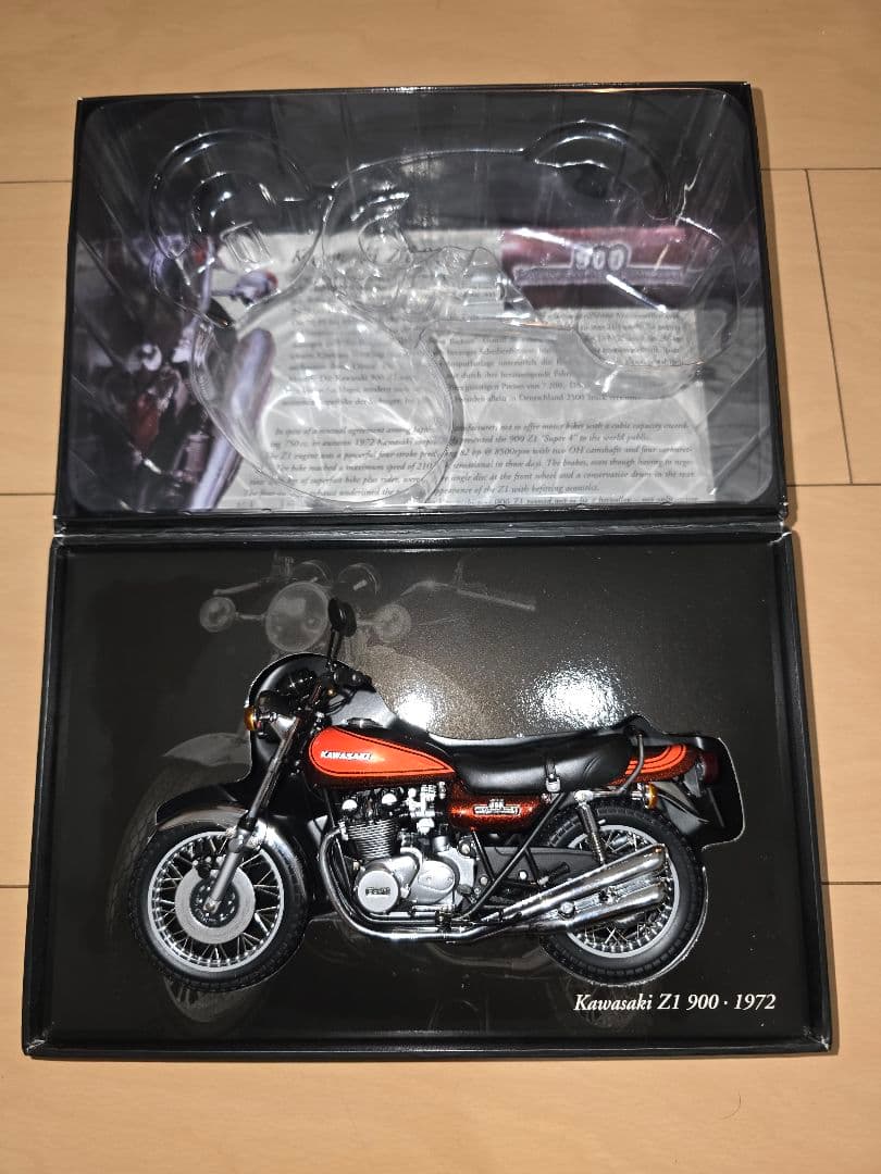 Kawasaki Z1 900 1972年モデル ミニチャンプス　1/12