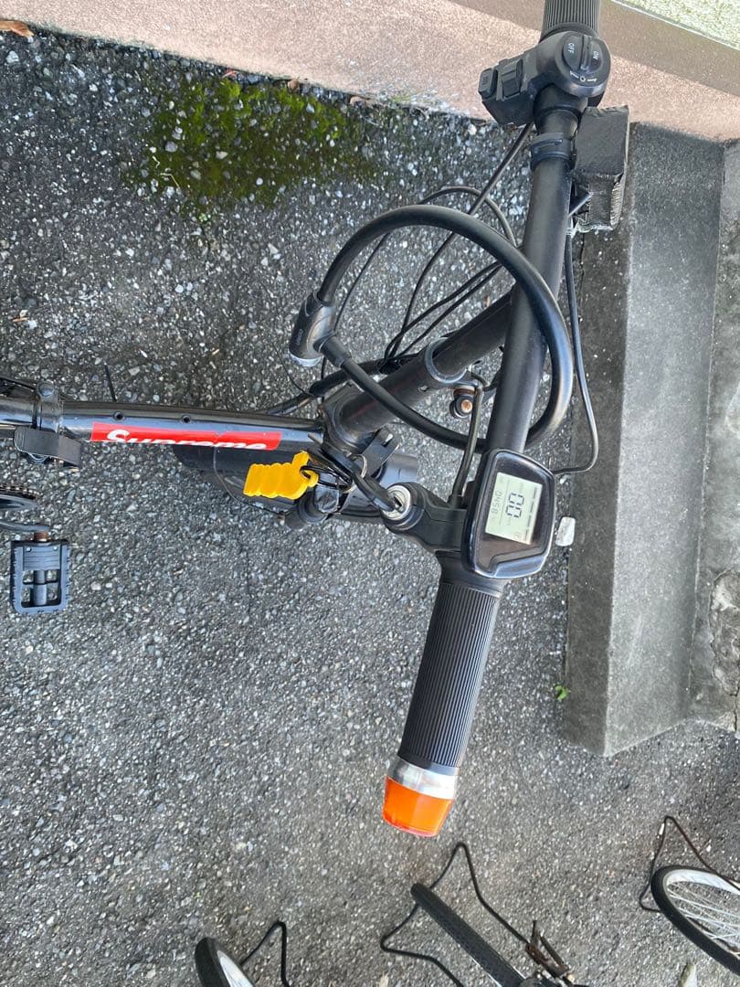 Supreme 折りたたみ式電動アシスト自転車