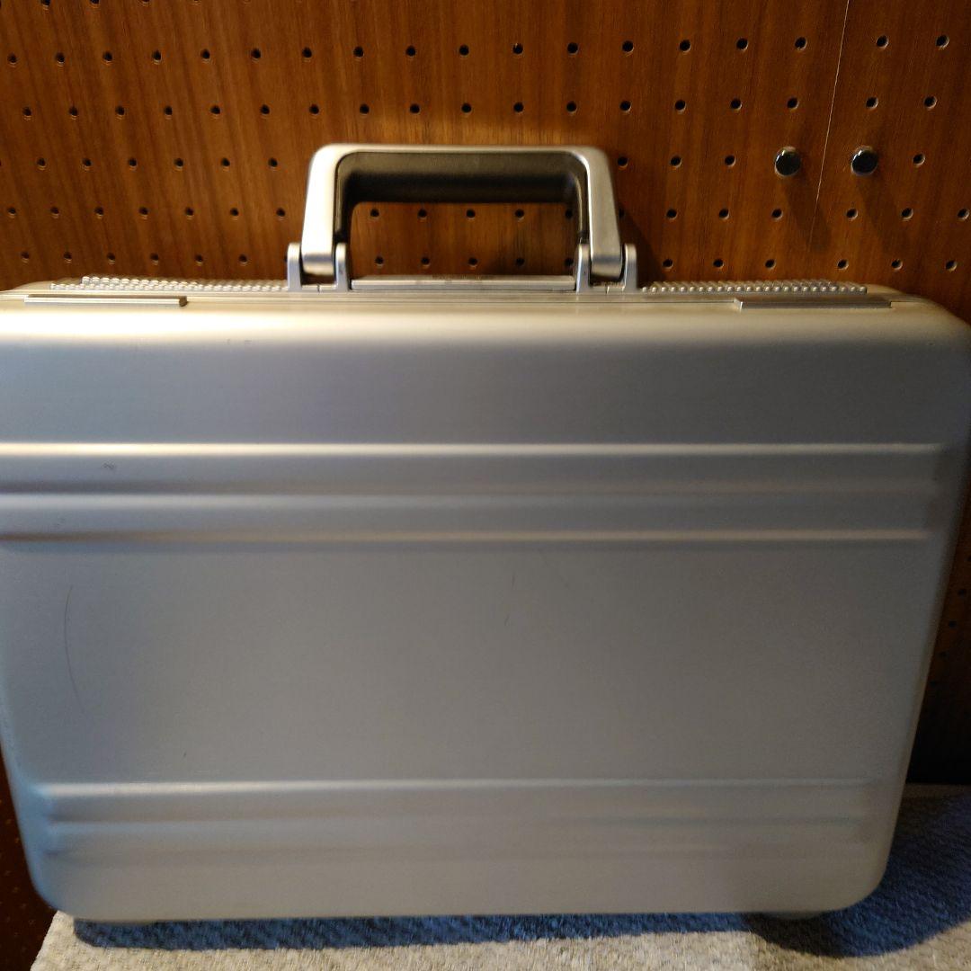 ZERO HALLIBURTON アルミアタッシュケース 上級 ダイヤルロック