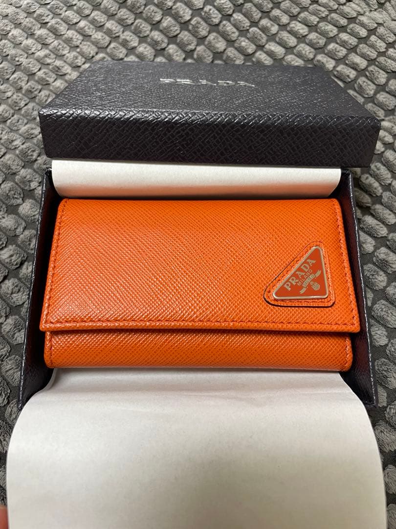 新品未使用　PRADA キーケース 三角ロゴ 6連 サフィアーノレザー オレンジ