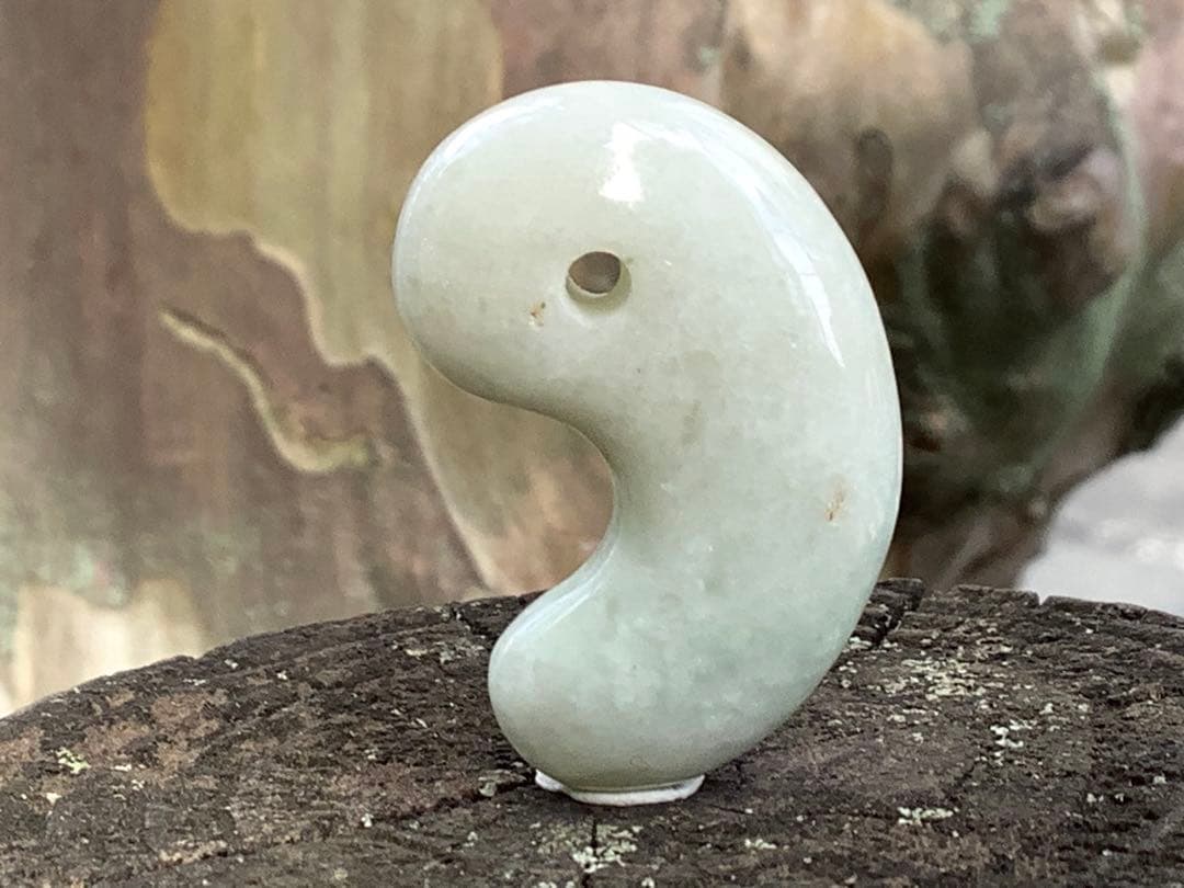 ✳神様からの贈り物‼️ 勾玉　糸魚川翡翠ジェダイト本物をお身近に　最安値　鑑別…