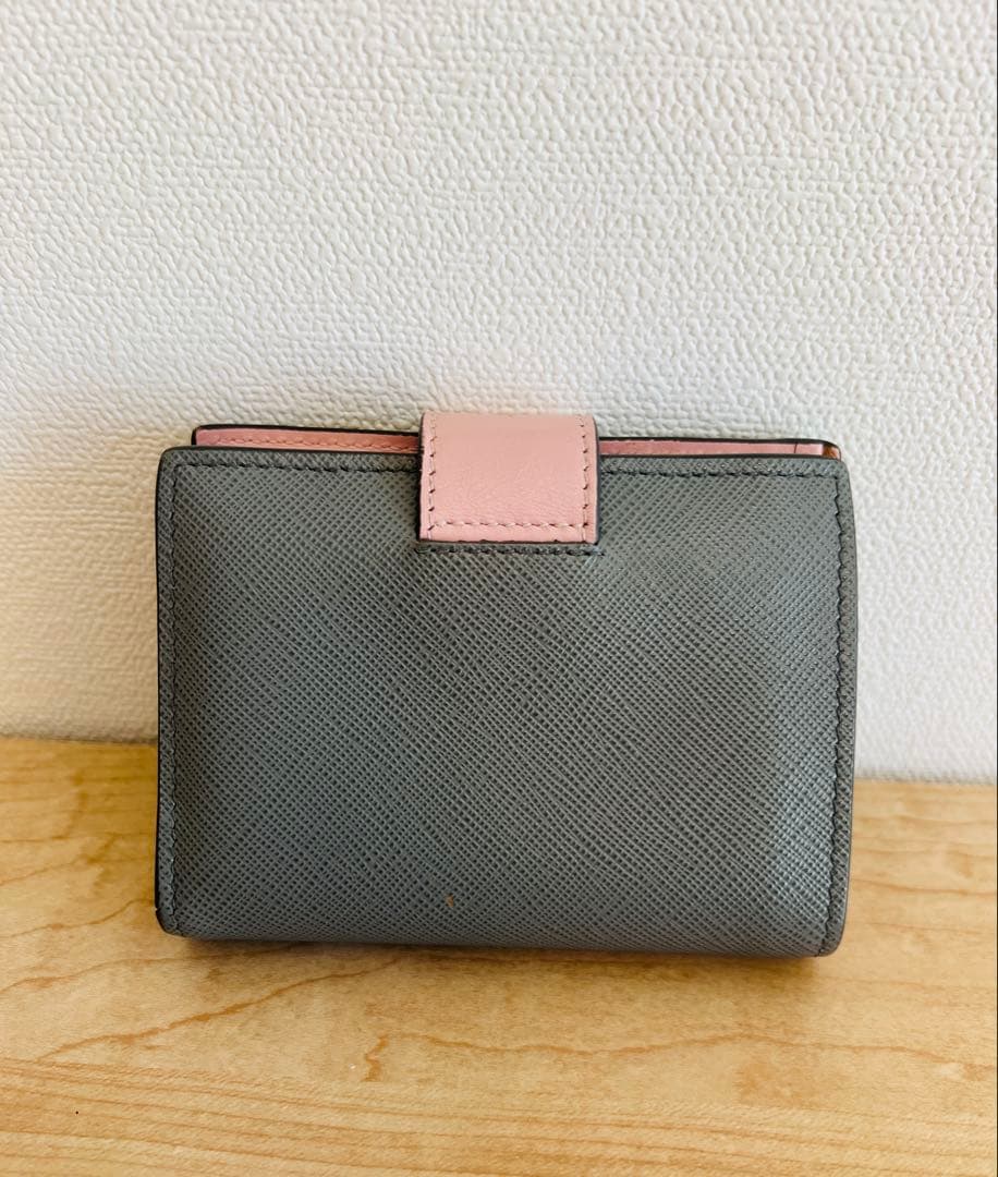 【確約】PRADA 人気の二つ折り財布 グレー/ピンク