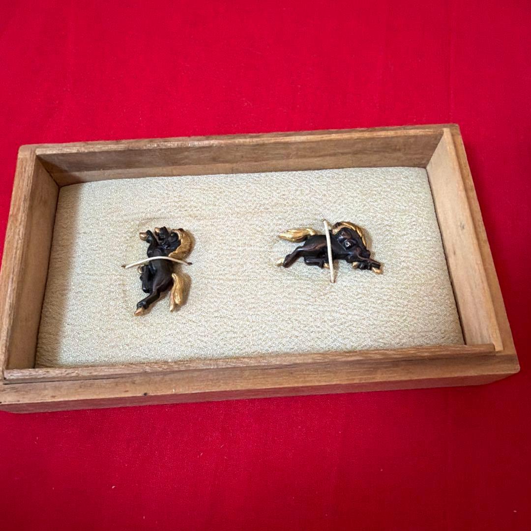 古美術　骨董品　刀装具 跳馬 野馬図目貫 無銘