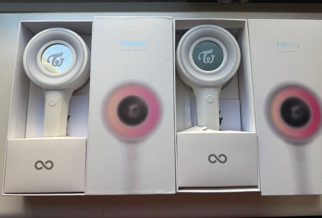 TWICE ペンライト ∞ 箱付き　※片方訳あり
