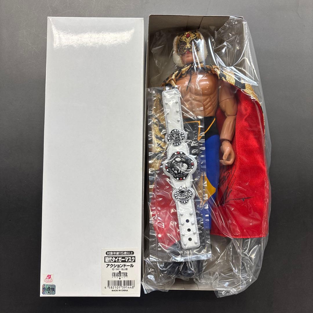 初代タイガーマスク　直筆サイン入りフィギュア①