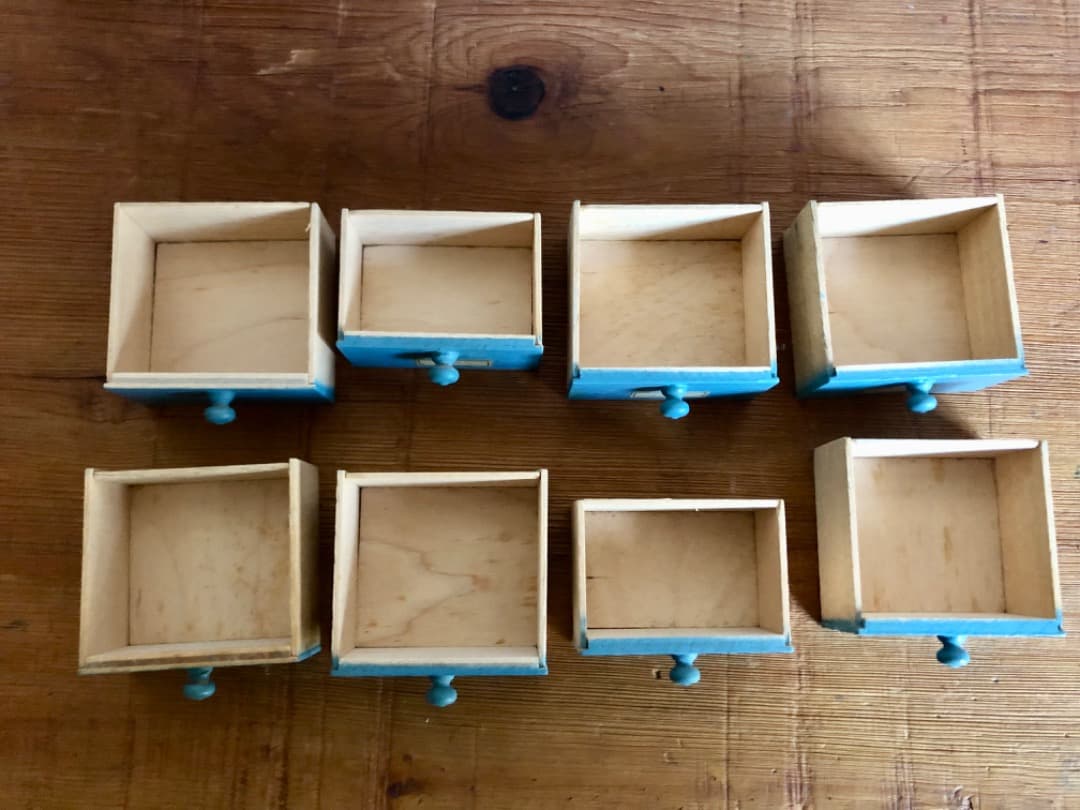 ドイツ　木製の飾り棚　ヴィンテージ　廃盤