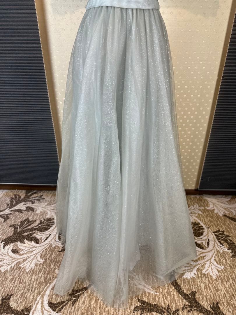 ライトグレー Vネック ビーズ装飾ドレス