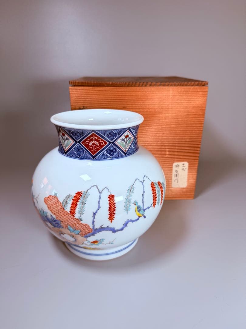 十一代酒井田柿右衛門　渦福　錦花鳥図花瓶　共箱　本物保証　明治～大正時代製