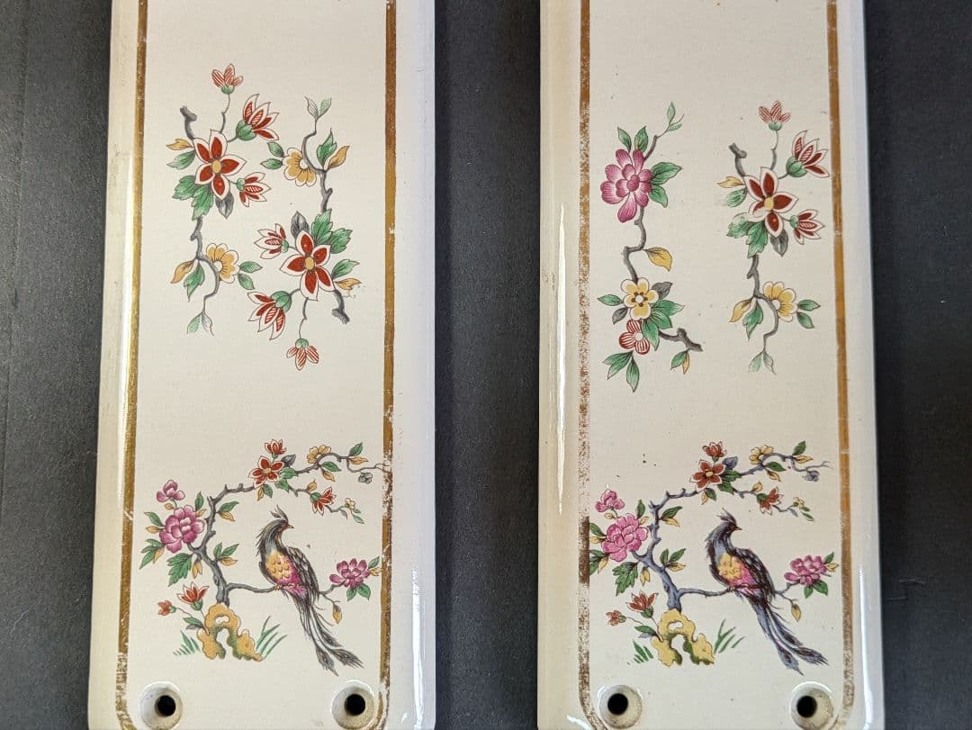 イギリス アンティーク 陶器製 ドアプレート ドア飾り ２枚セット 孔雀