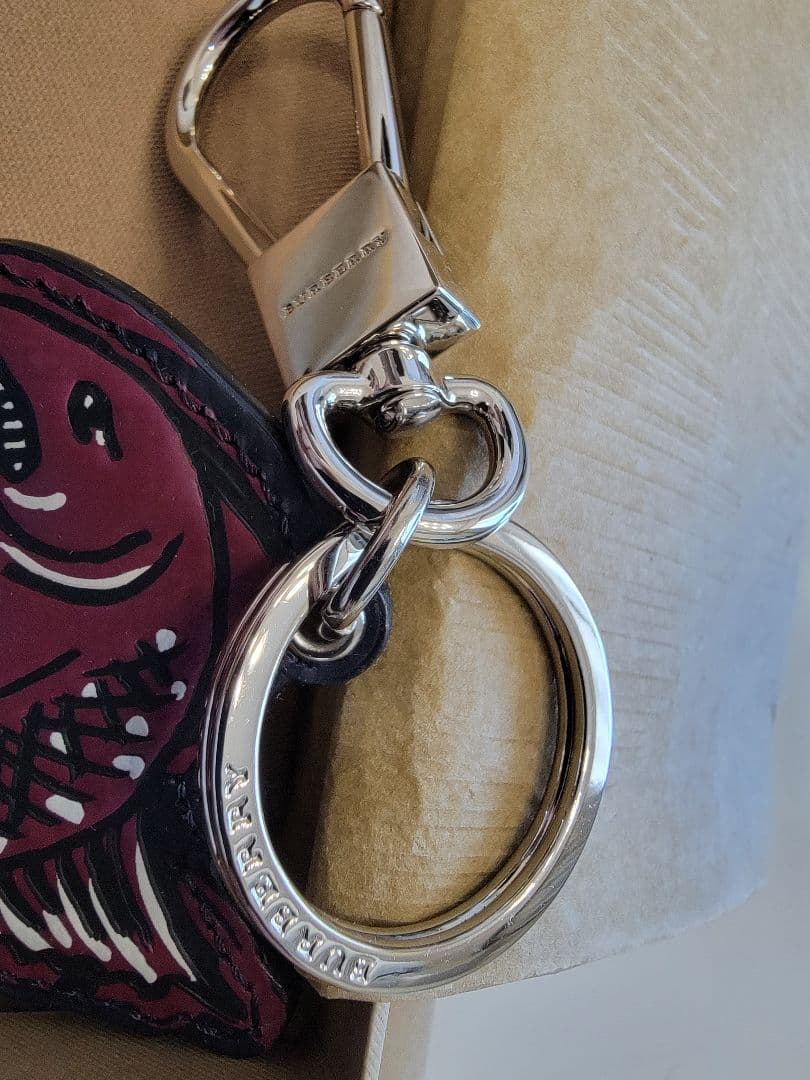 バーバリー BURBERRY チャーム ビースト フィッシュ