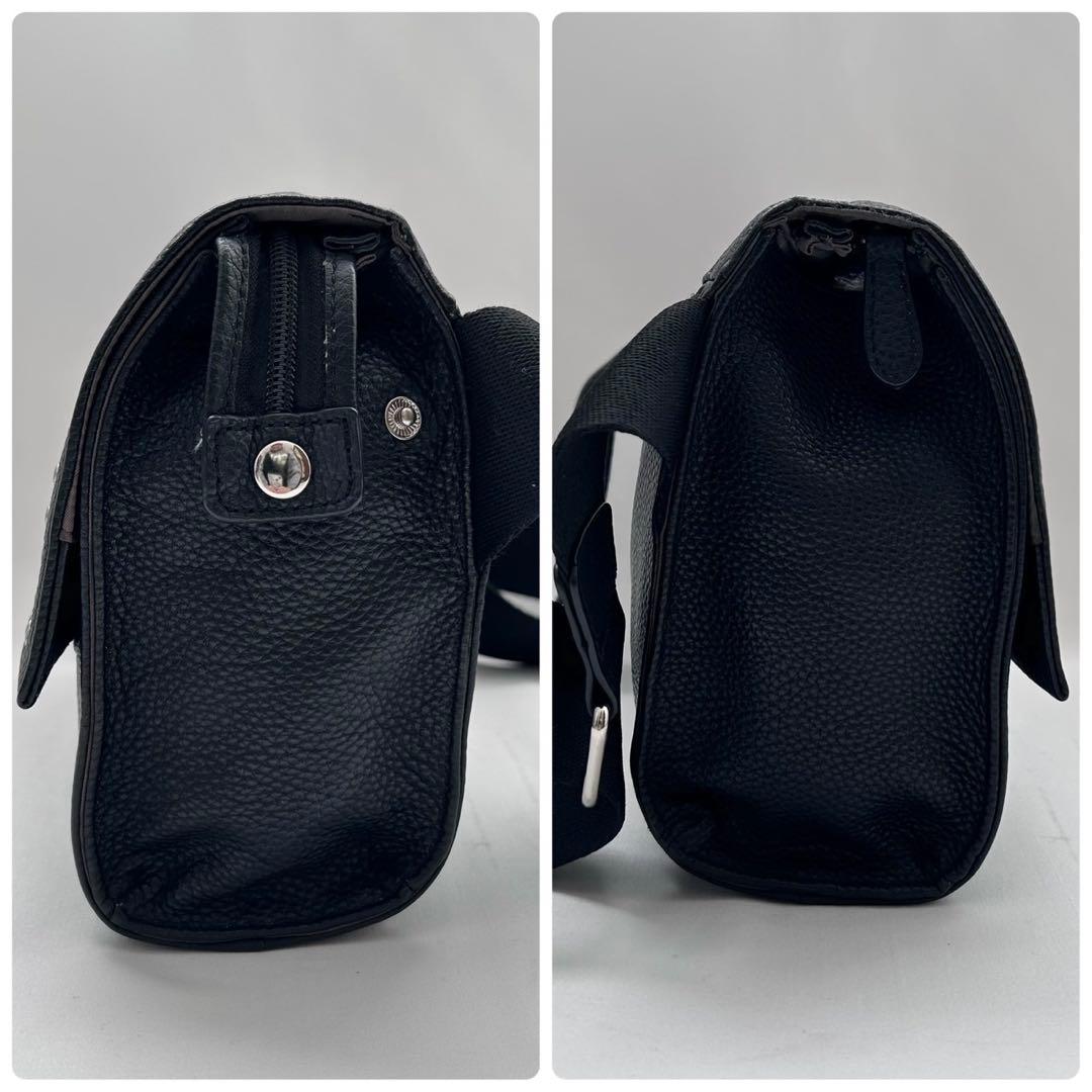 イアパピヨネ ワイドテープ ショルダーバッグスタッズ ブラック