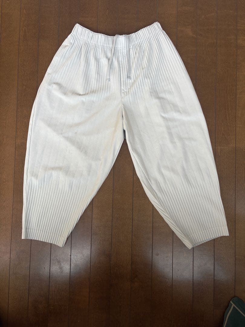 HOMME PLISSÉ ISSEY MIYAKE BASICS ライトグレー