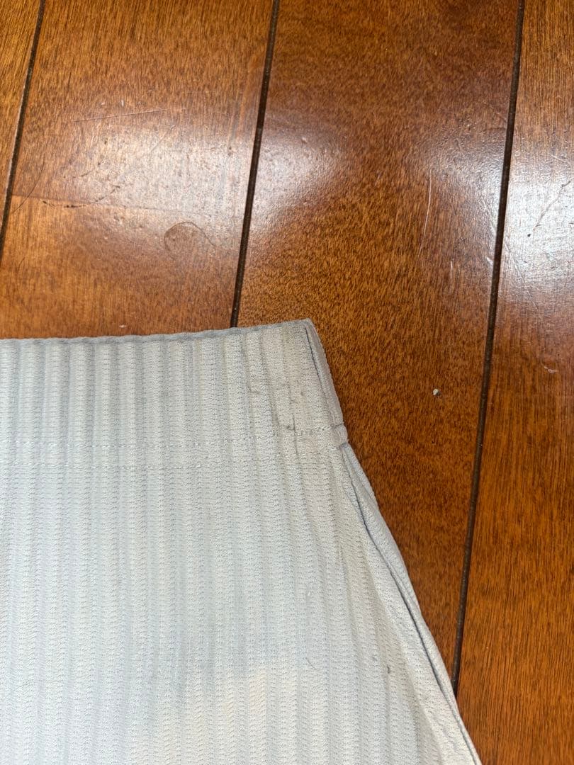 HOMME PLISSÉ ISSEY MIYAKE BASICS ライトグレー