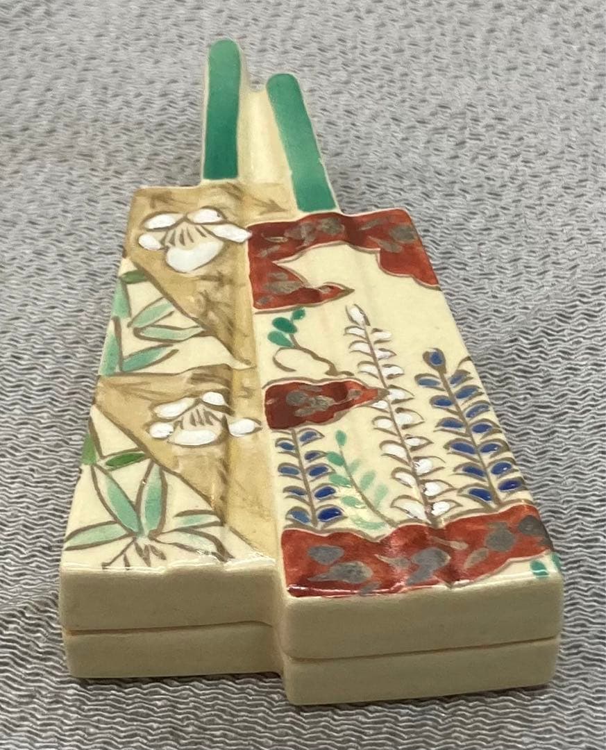 B172s  森里陶楽作　仁清色絵扇形香合　共箱　竹梅藤　音羽山窯　京焼