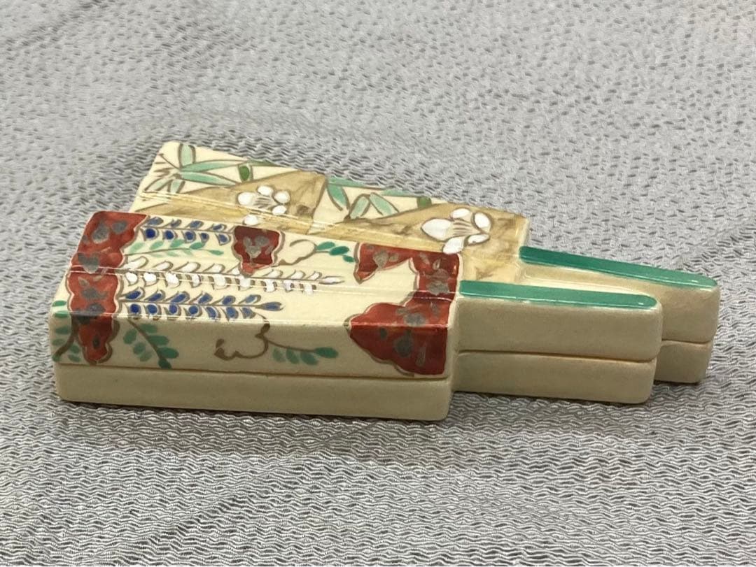 B172s  森里陶楽作　仁清色絵扇形香合　共箱　竹梅藤　音羽山窯　京焼