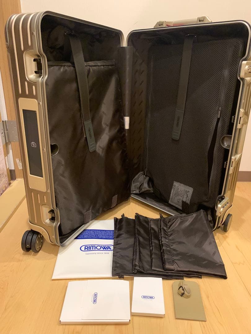 リモワRIMOWAトパーズ　チタニウム　キャリーケース67L