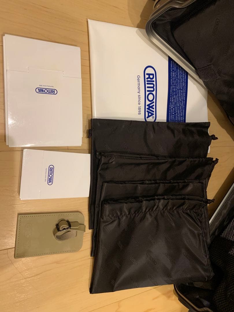 リモワRIMOWAトパーズ　チタニウム　キャリーケース67L