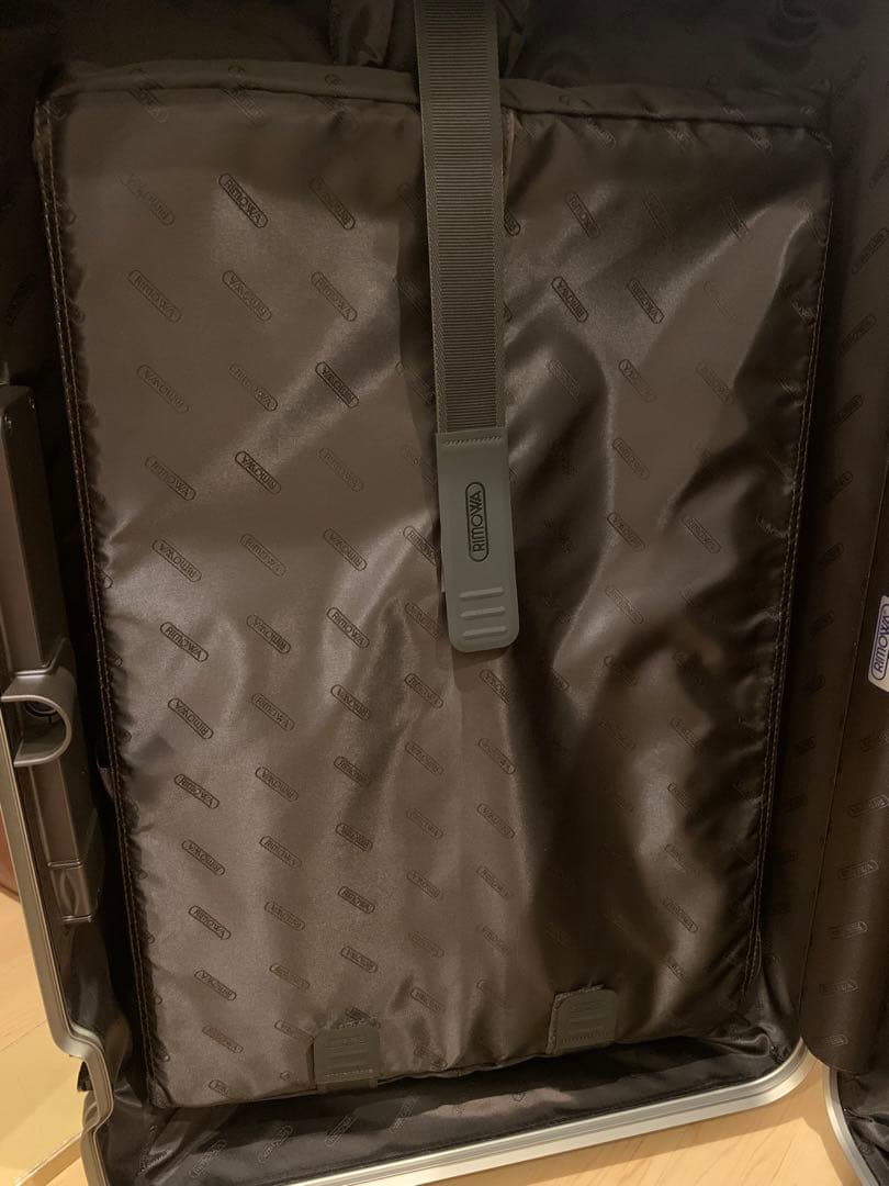 リモワRIMOWAトパーズ　チタニウム　キャリーケース67L
