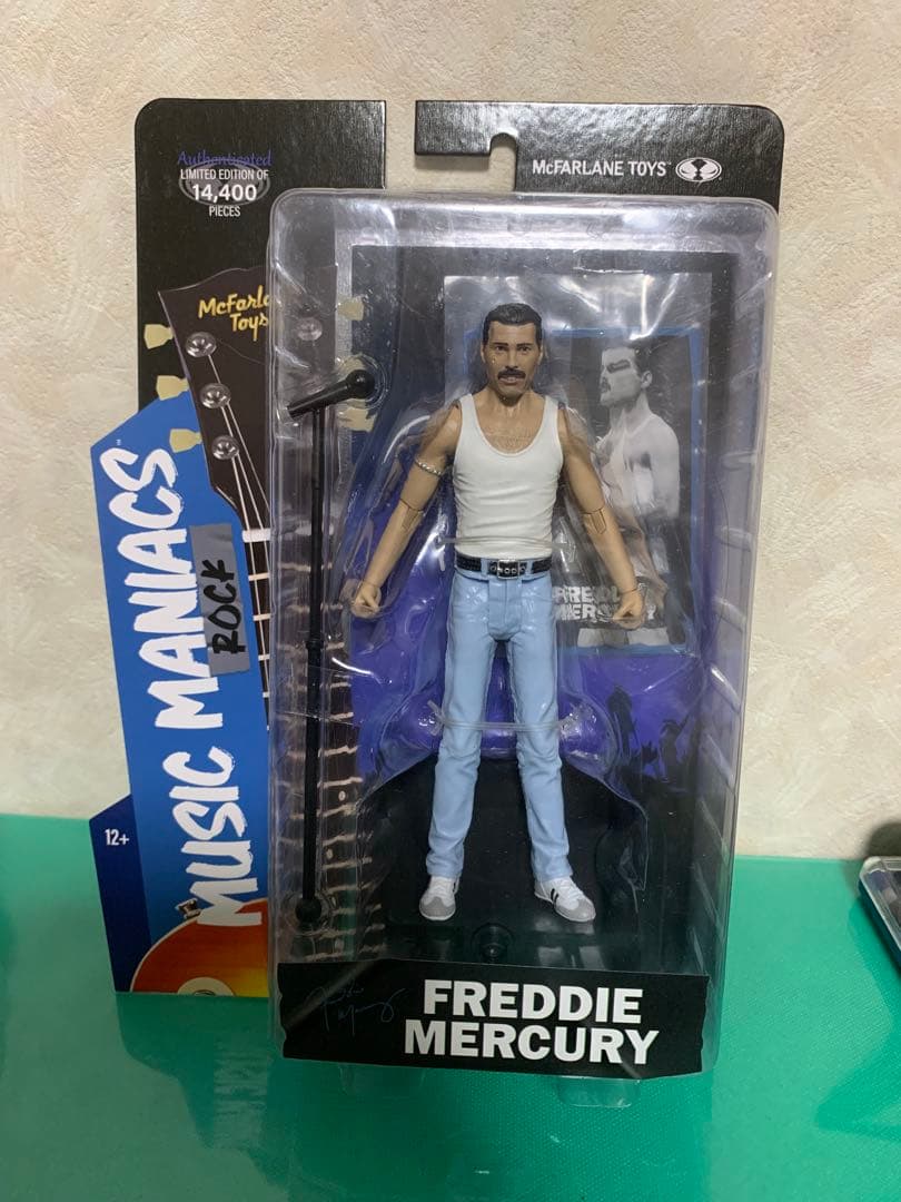 FREDDIE MERCURY フレディ　マーキュリー　フィギュア