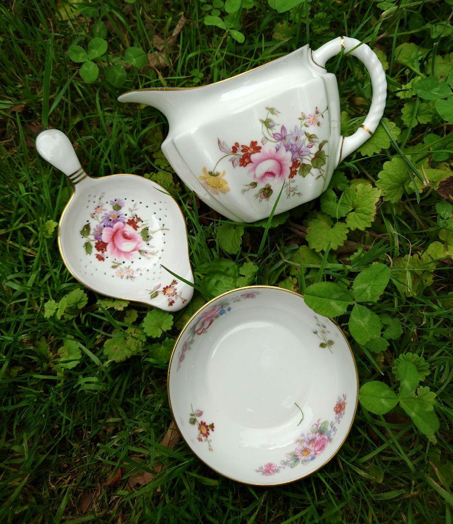 ロイヤル・クラウンダービー　ボーンチャイナ　ティストレーナー＆ミルクポット