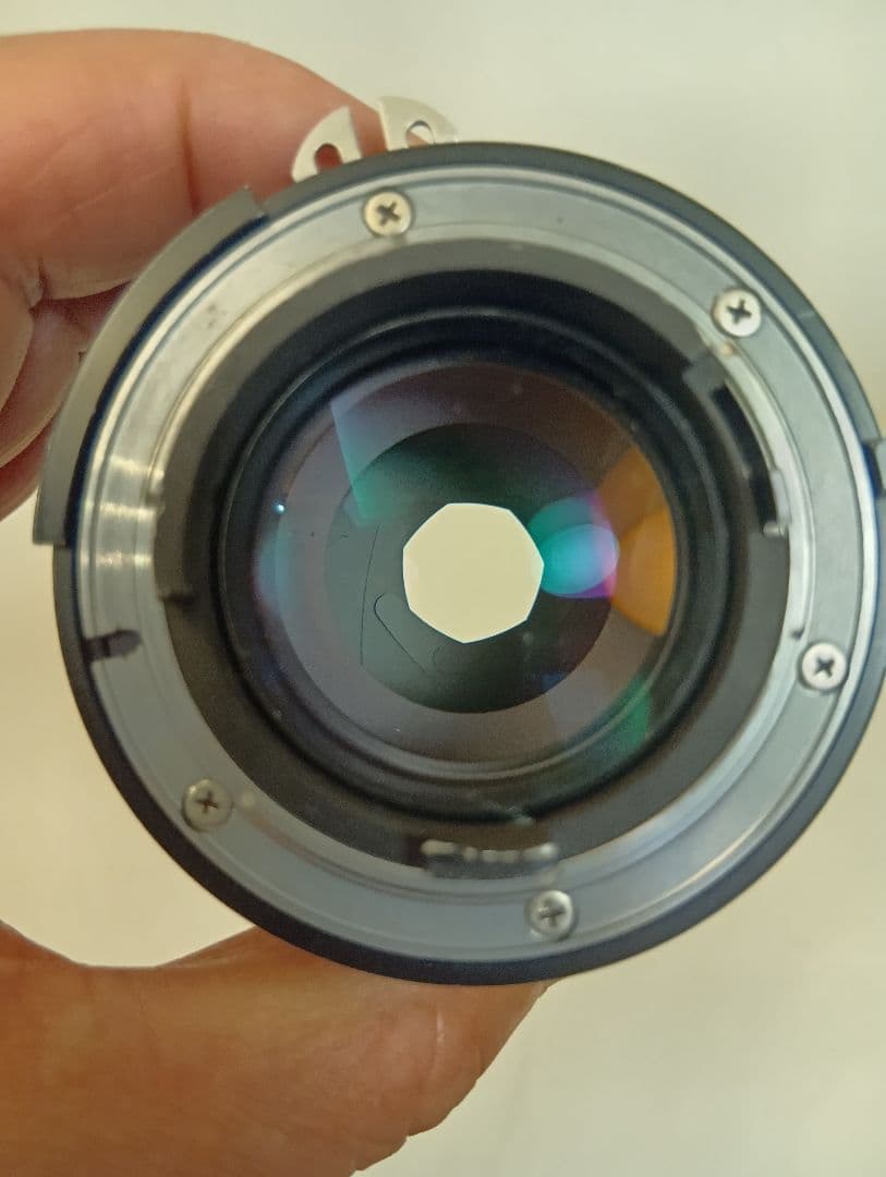 Nikkor 105mm f/2.5 レンズ