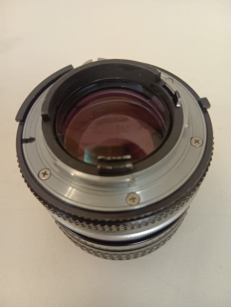 Nikkor 105mm f/2.5 レンズ