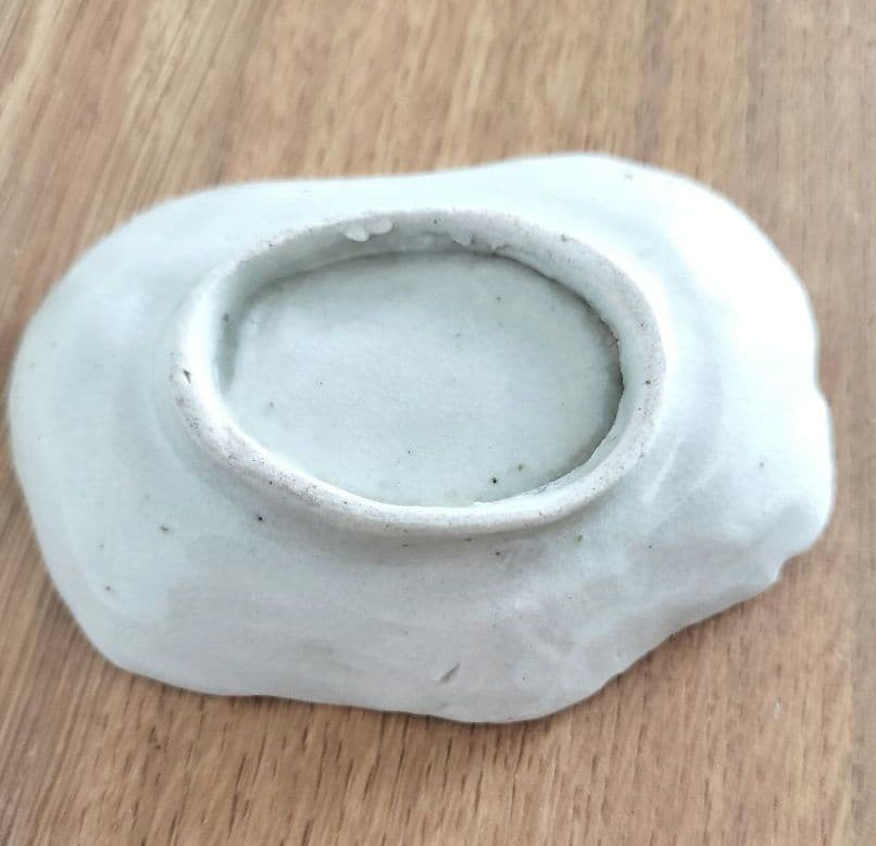 古伊万里　白磁　陽刻　菊　豆皿