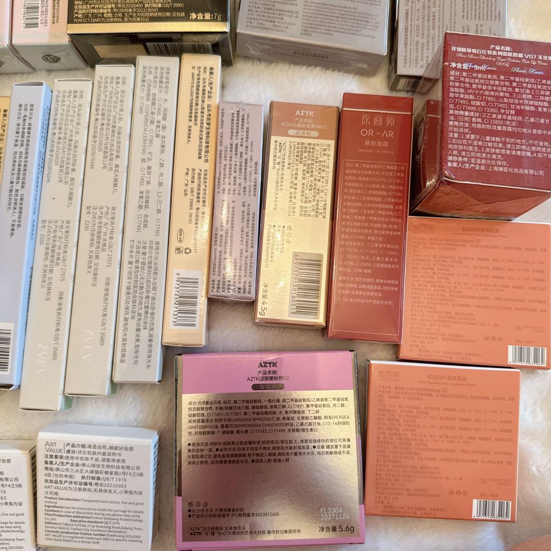 メイク リップ アイシャドウまとめ売り 58点 、ブレスレット