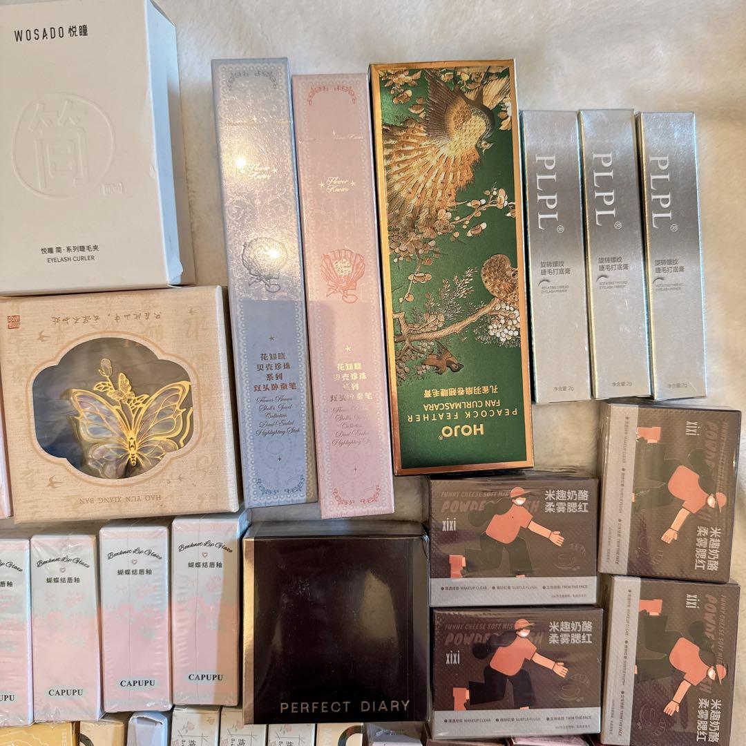 メイク リップ アイシャドウまとめ売り 58点 、ブレスレット