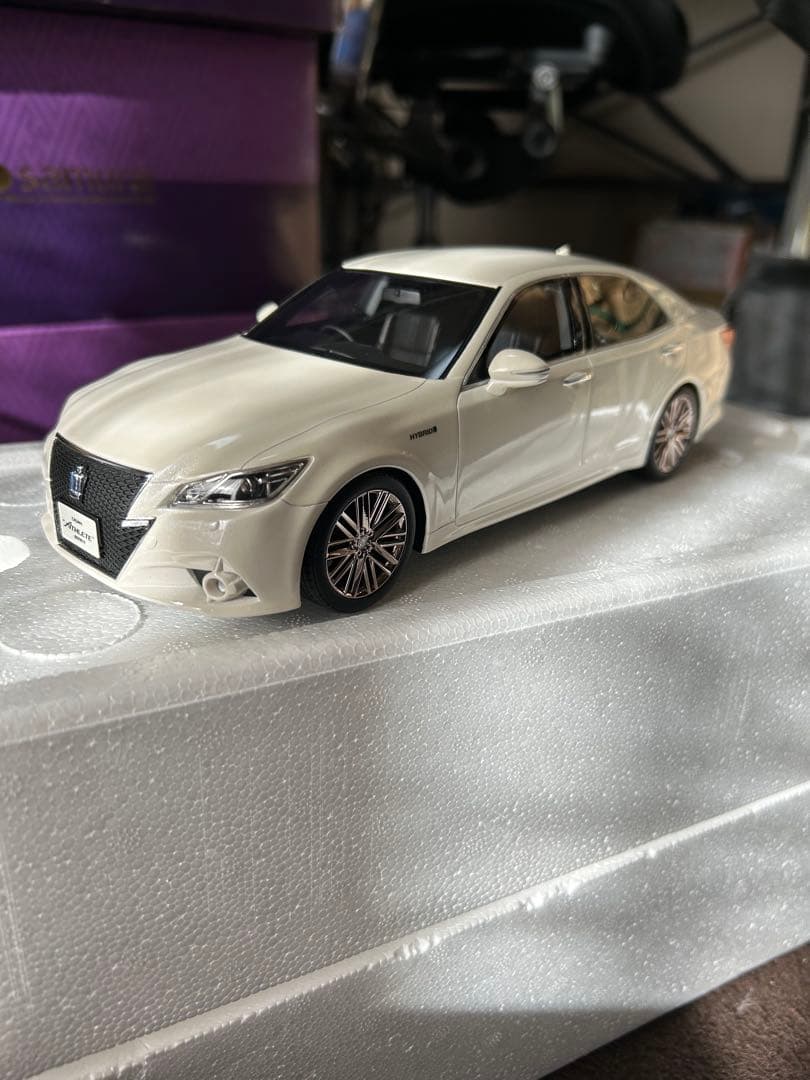 KYOSHO samurai クラウンアスリート G ハイブリッド 1/18×2