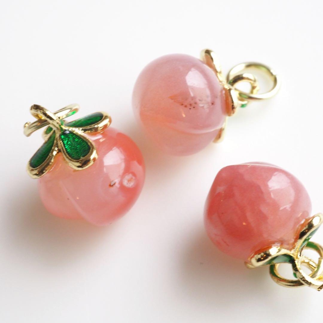 【ほぅ】ピーチカルセドニーの桃彫刻イヤリング