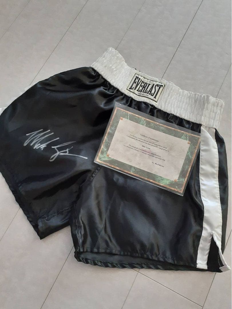 マイク・タイソン　EVERLAST ボクシングショーツ サイン入り