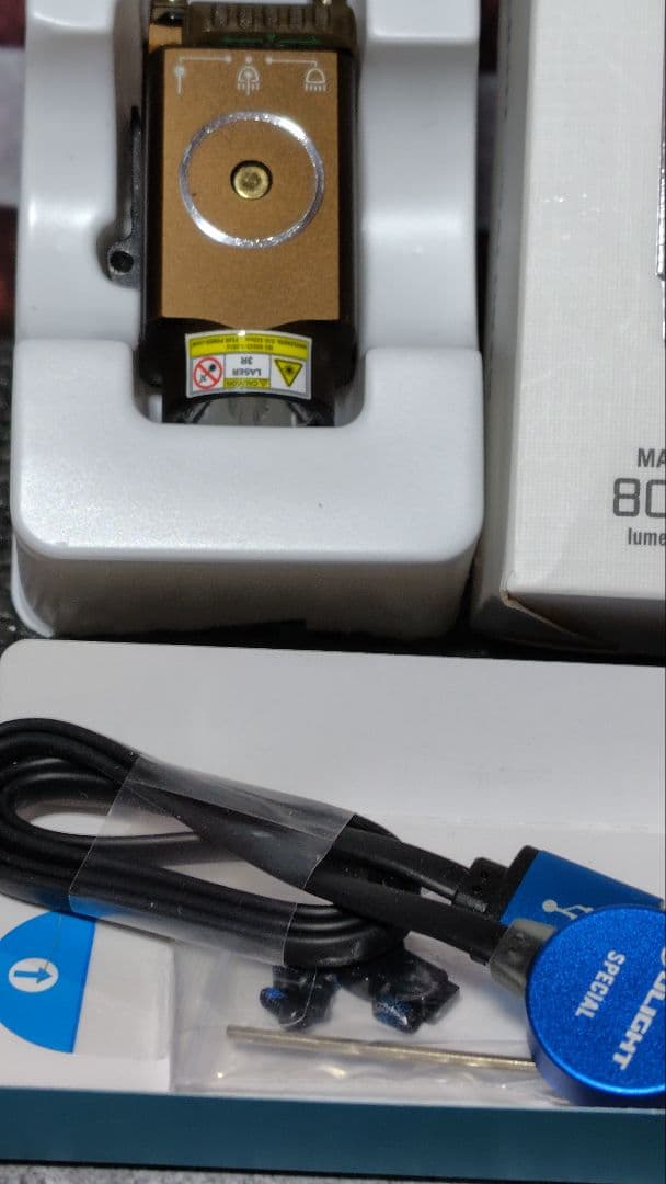 Olightレーザーライトタンカラー