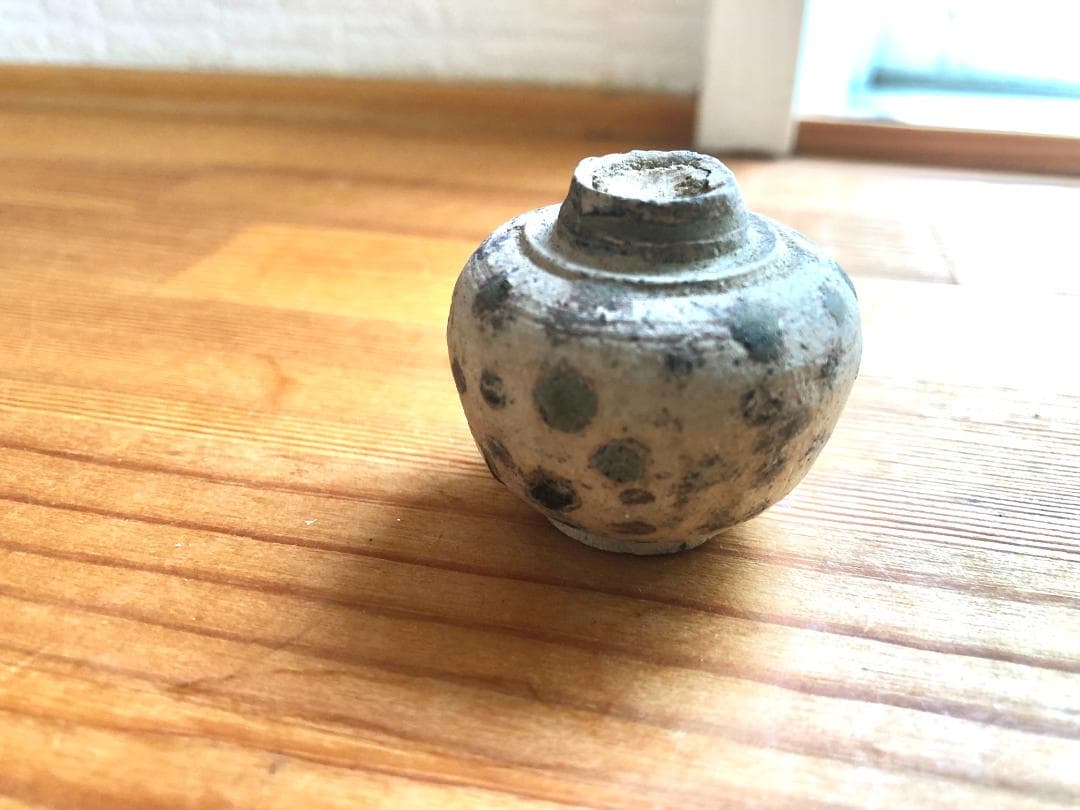 【タイ・骨董・出土品】宋胡録（スンコロク）白釉斑紋小壺（1301年~1600年）