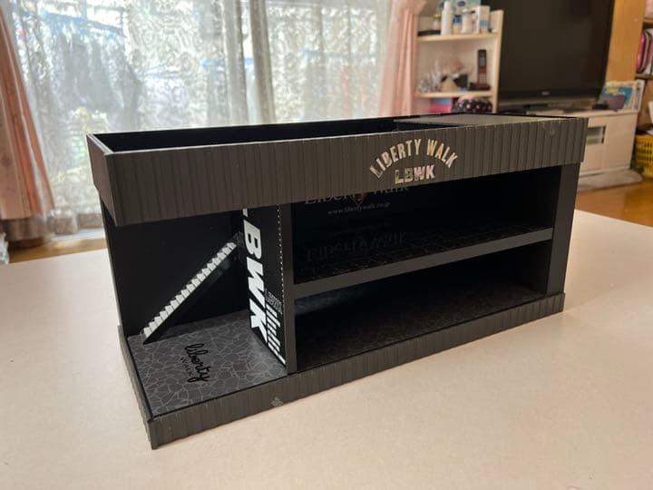 80台限定品！ イグニッションモデル 1/64 LBショールーム ジオラマ