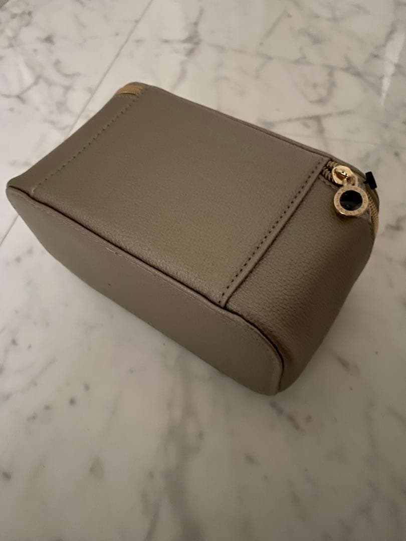 最新❗️未開封‼️ エミレーツ航空ファーストクラス ブルガリBVLGARIポーチ