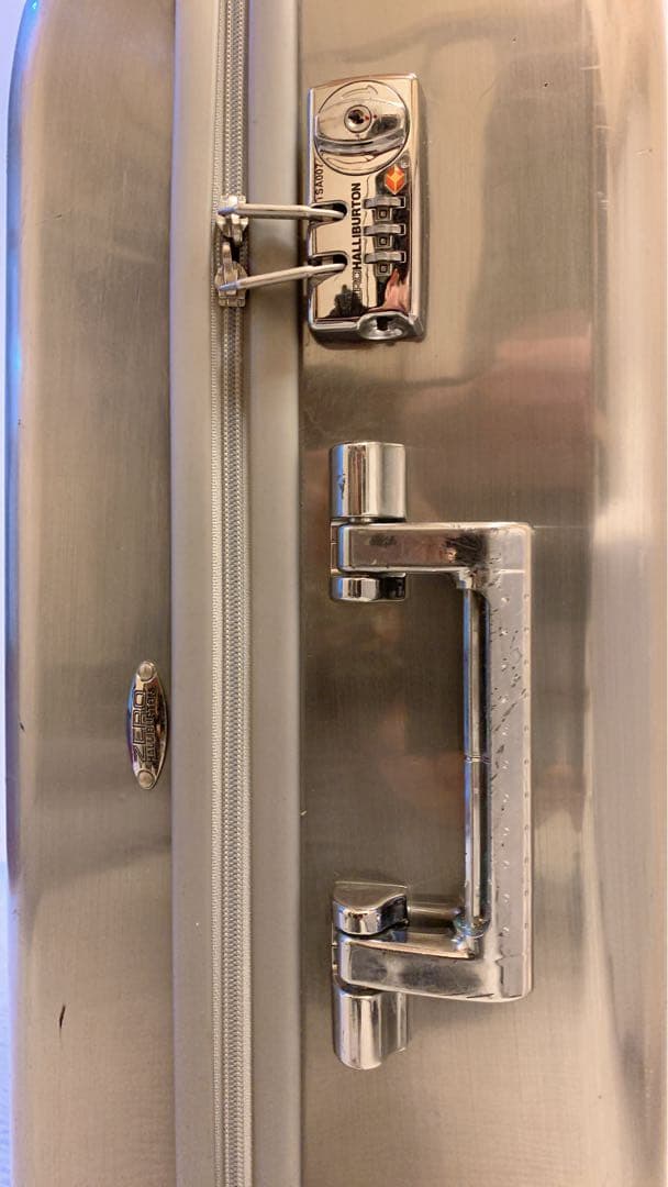 ZERO HALLIBURTON キャリーケース 4輪 59L シルバー