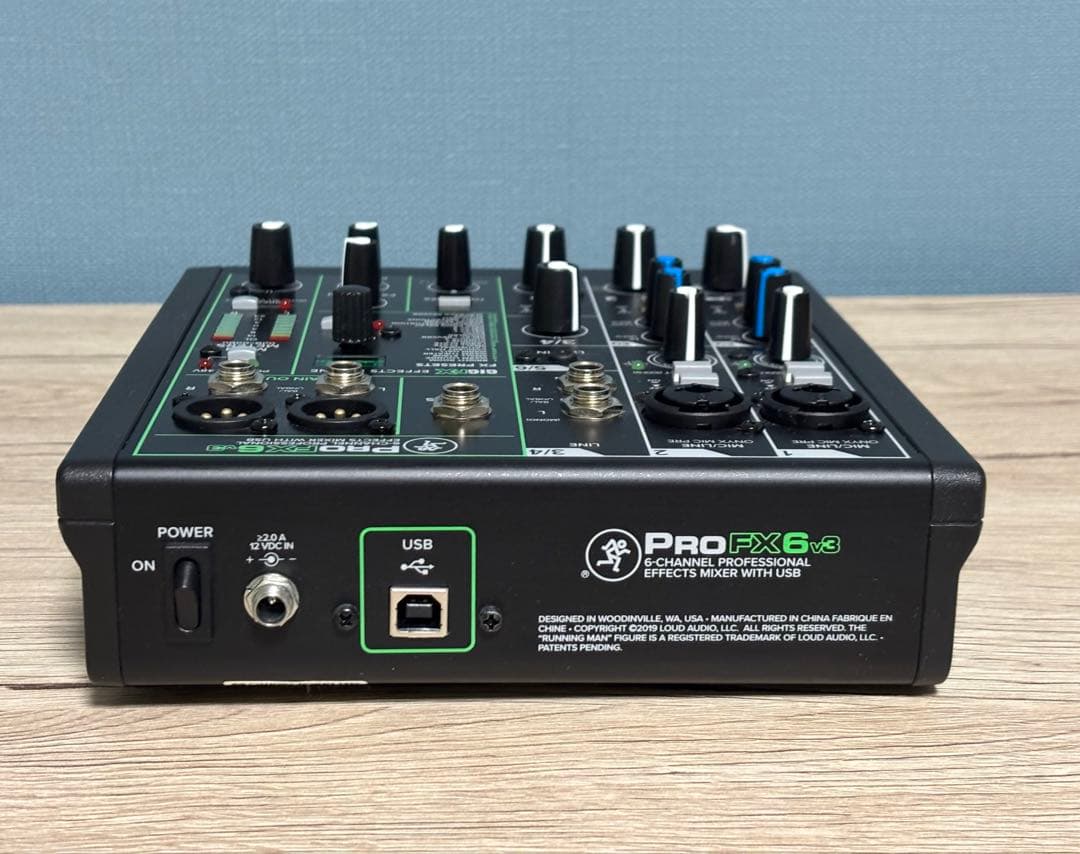 MACKIE PROFX6 v3 本体と電源アダプター、音出し動作確認済み