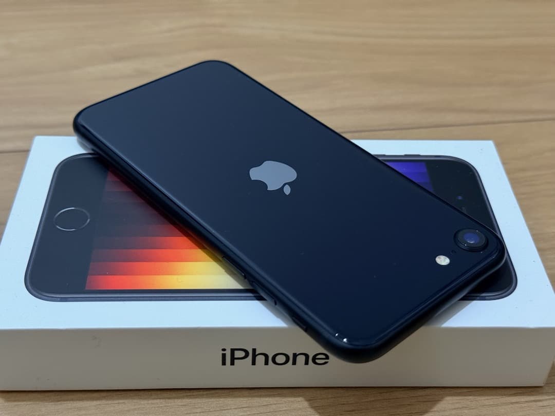 美品！iPhone SE 第3世代 128GB SIMフリー黒 MMYF3J/A