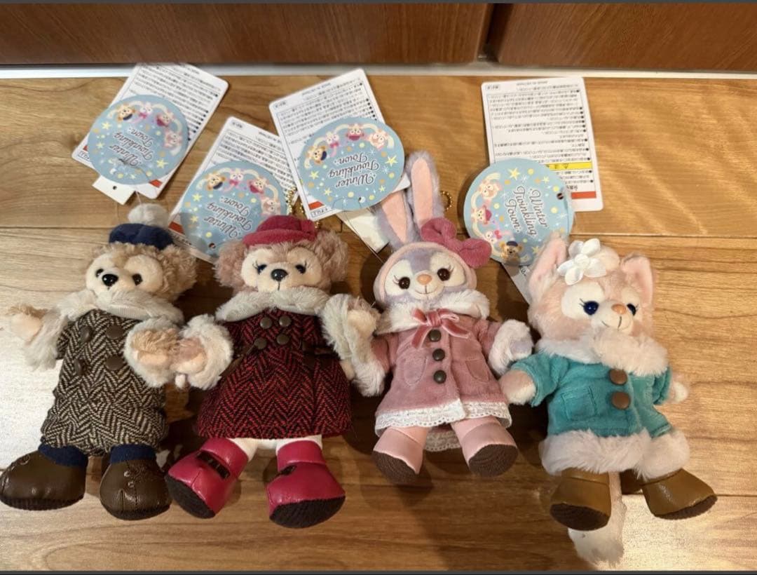 新品タグ付　4体　ダッフィー&フレンズ　トゥインクリングタウン ぬいぐるみバッジ